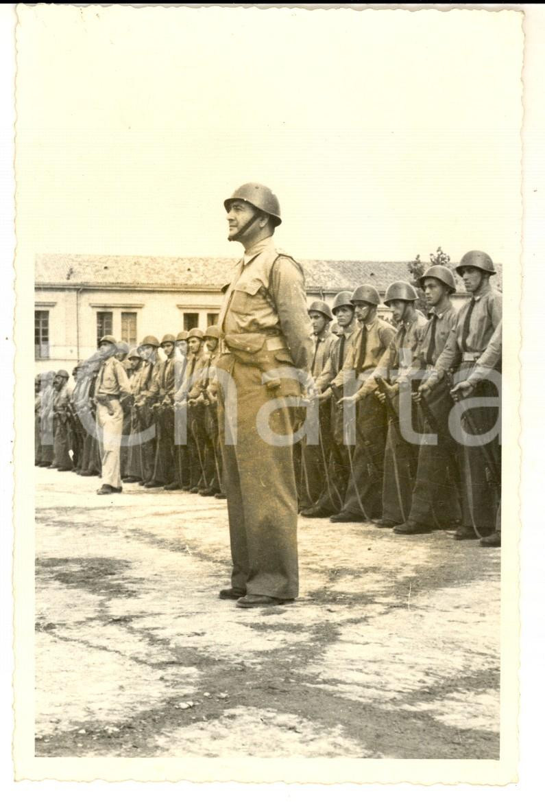 Fotografia d epoca originale 1947 MODENA Caserma Ottavo Campale  Ufficiale al giuramento avieri  Foto 9x14 1