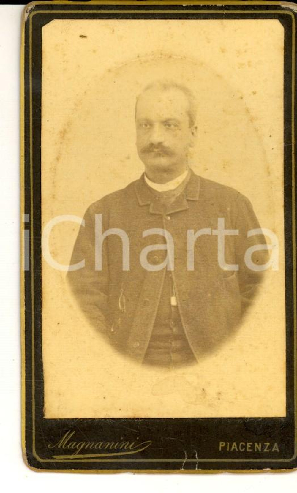 Fotografia d epoca originale 1900 ca PIACENZA Ritratto maschile in abito scuro Foto MAGNANINI CDV 1