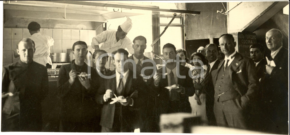 Fotografia d epoca originale 1933 BOLOGNA Propaganda assaggio risotti Auto Furgone Cucina 1