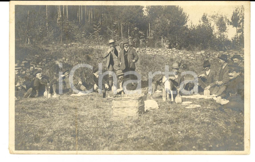 Cartolina originale da collezione 1920 ca VARESE (?) Picnic dei cacciatori a riposo *Cartolina RARA FP NV 1