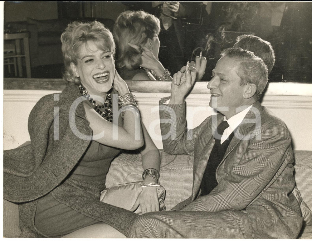 1960 LONDON Claridge's Hotel - Melina MERKOURI and Jules DASSIN *Photo 20x15 cm