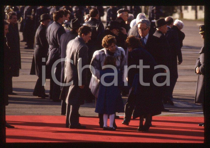 Fotografia d epoca originale 35mm vintage slide 1984 LONDON  Raissa GORBACHEVA wife of Mikhail GORBACHEV 1