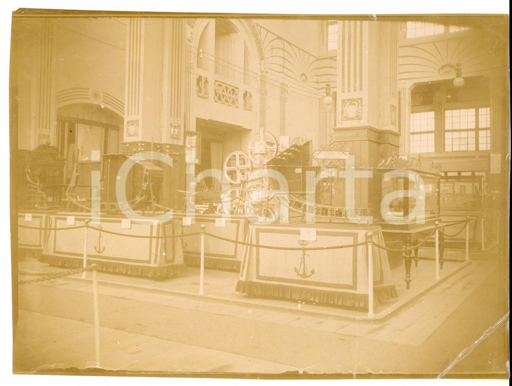 Fotografia d epoca originale 1910 ca MILANO ? Esposizione scafi SOCIETA  MARITTIMA Foto 18x13 DANNEGGIATA 1