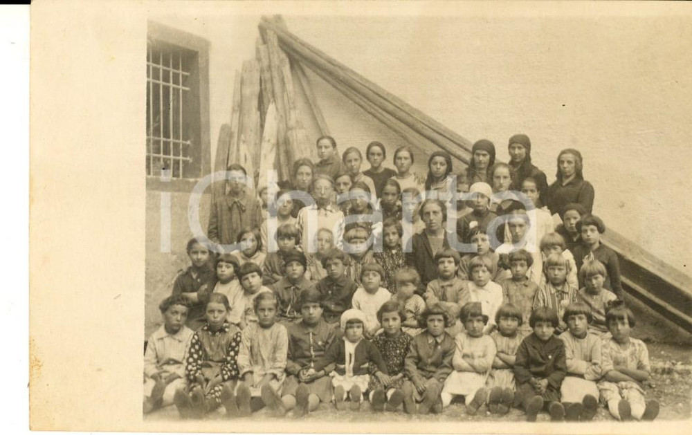 Fotografia d epoca originale 1927 BELLUNO Una classe elementare femminile Foto cartolina VINTAGE 1