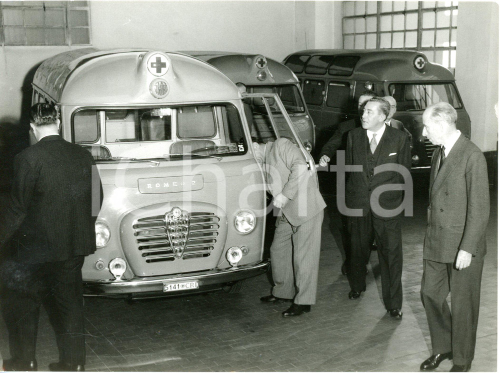 1958 MILANO Prefetto Angelo VICARI visita la sede della Croce Rossa *Foto 18x13