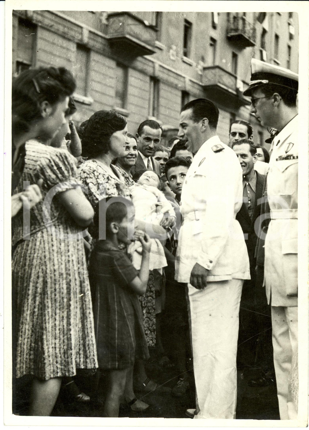 Fotografia d epoca originale 1941 MILANO Andrea IPPOLITO federale con cittadini Rione SEMPIONE Fotografia 1