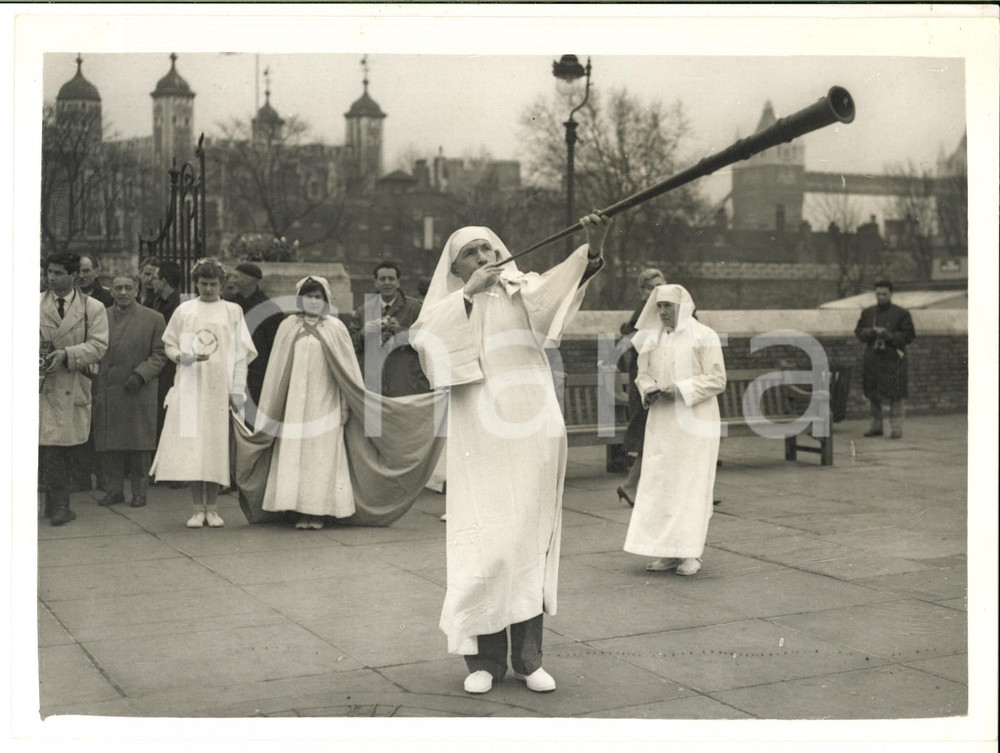 1961 LONDON Tower Hill - Springtime heralded by white-robed Druids - Photo 20x15