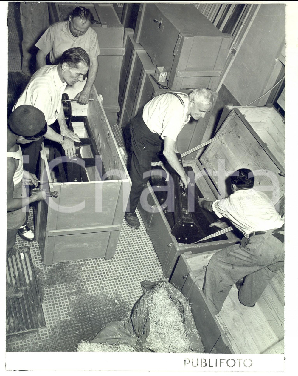 1950 MILANO Teatro alla SCALA Imballaggio strumenti per tournée a Londra *Foto