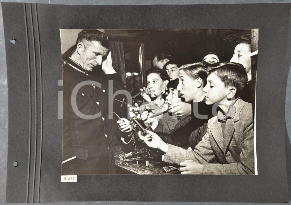 Fotografia d epoca originale 1950 LONDON Bambini del coro TEATRO ALLA SCALA in portineria Foto ARTISTICA 1