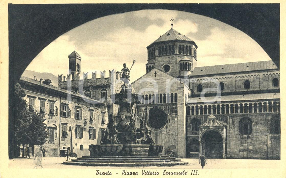 Cartolina originale da collezione 1930 ca TRENTO Piazza VITTORIO EMANUELE III e Fontana del NETTUNO *Cartolina FP 1