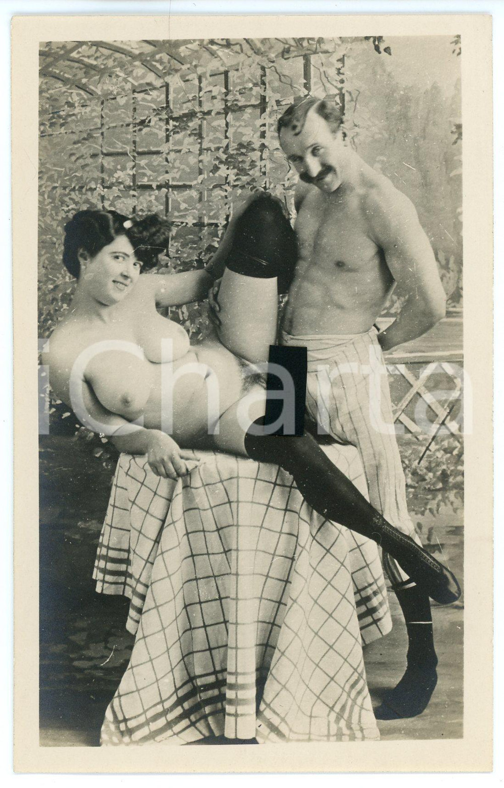 1910 ca VINTAGE EROTIC Sex on the table - RARE PORN Photo 9x14 cm Fotografia originale d'epoca.CONDIZIONI: GFORMATO: 9x14 cm    originale e autentica 1
