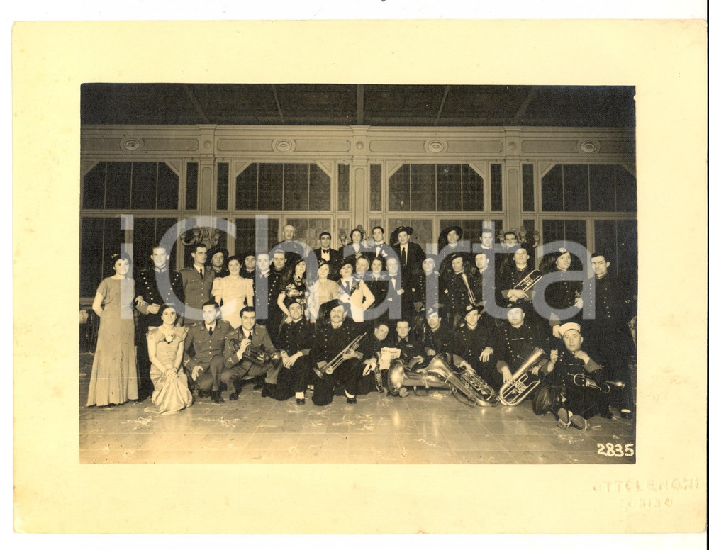 Fotografia d epoca originale 1940 ca TORINO BERSAGLIERI posano con ospiti di un ballo di gala Foto OTTOLENGHI 1