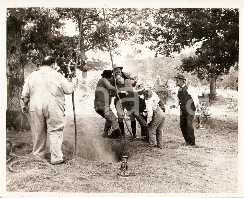 Fotografia d epoca originale 1973 ENCOUNTER WITH THE UNKNOWN Rednecks bury a man alive Movie Harry THOMASON 1