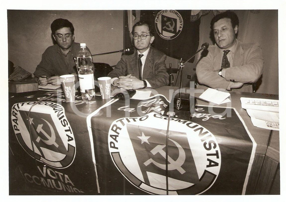 Fotografia d epoca originale 1990 ca PESARO Dirigenti del PARTITO COMUNISTA bevono COCA COLA Foto 1