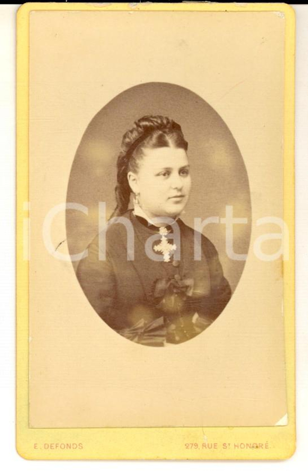 Fotografia d epoca originale 1880 ca PARIS Ritratto di donna con il crocifisso al collo Foto DEFONDS CDV 1