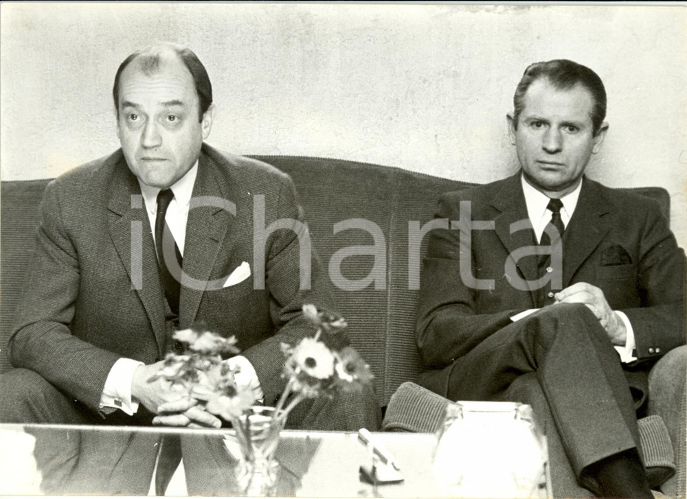 Fotografia d epoca originale 1975 ca FRANCIA Claude CHEYSSON ospite di una trasmissione televisiva Foto 1