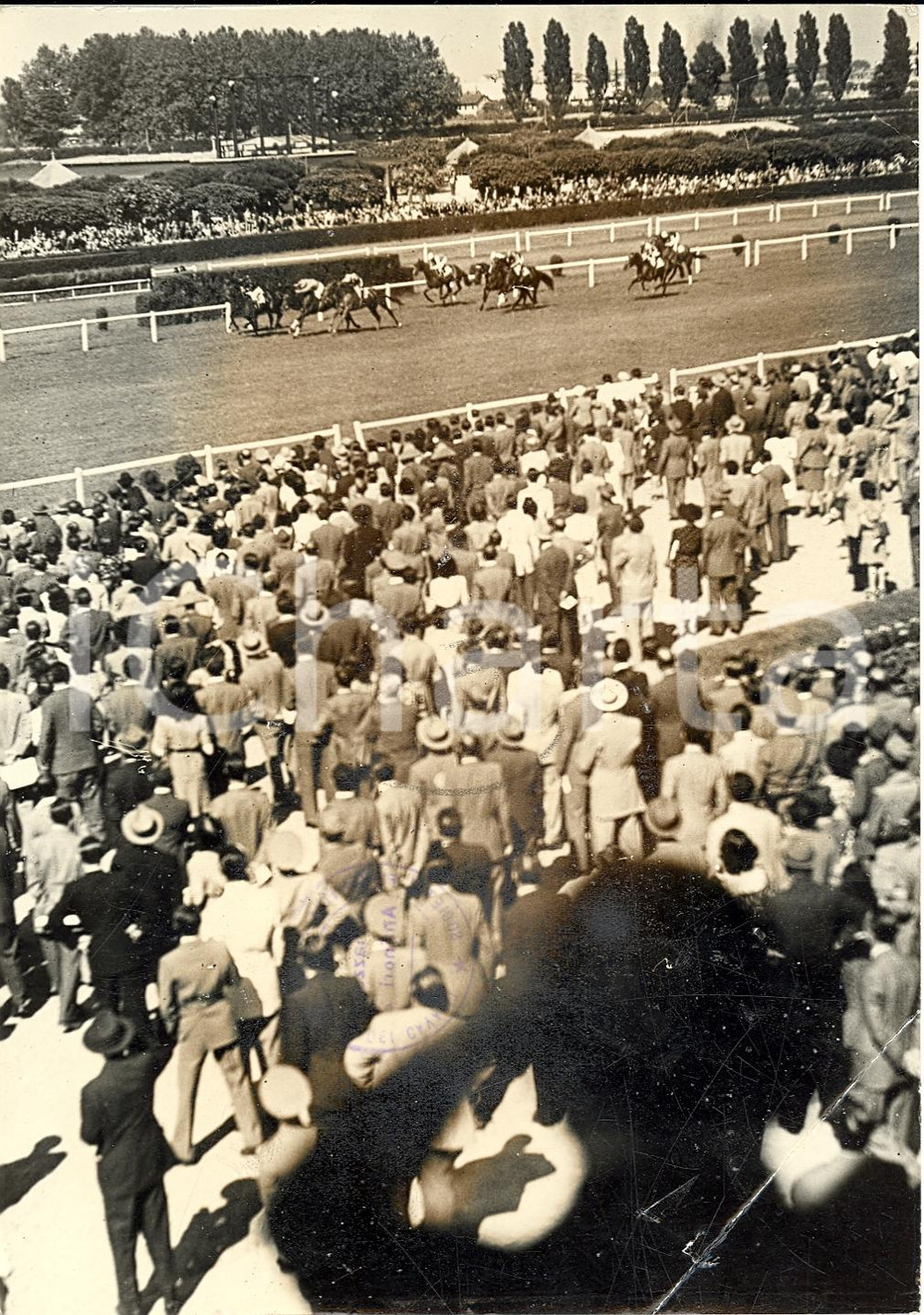 Fotografia d'epoca originale 1940 ca IPPICA ROMA Ippodromo delle Capannelle - Una gara di galoppo *Foto 13x18 1