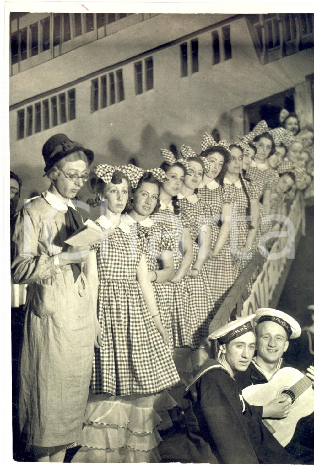 Fotografia d epoca originale 1938 MILANO TEATRO DELL ARTE Milanes in mar a cura della LEGA NAVALE Foto 1
