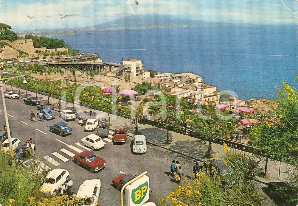 Cartolina originale da collezione 1972 NAPOLI Distributore BP in Via Petrarca Cartolina ANIMATA FG VG 1