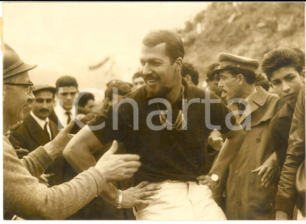 1960 PALERMO 44^ Targa FLORIO Il vincitore Joakim BONNIER *Foto 18x13 cm Fotografia d'epoca con didascalia coeva.  CONDIZIONI: G  FORMATO: 18x13 cm     originale e autentica 1