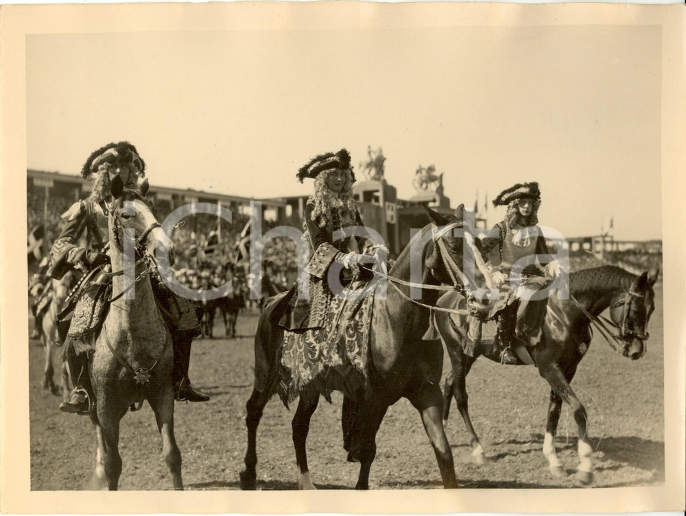 Fotografia d epoca originale 1930 ca TORINO La sfilata dei partecipanti al Carosello storico militare Foto 1