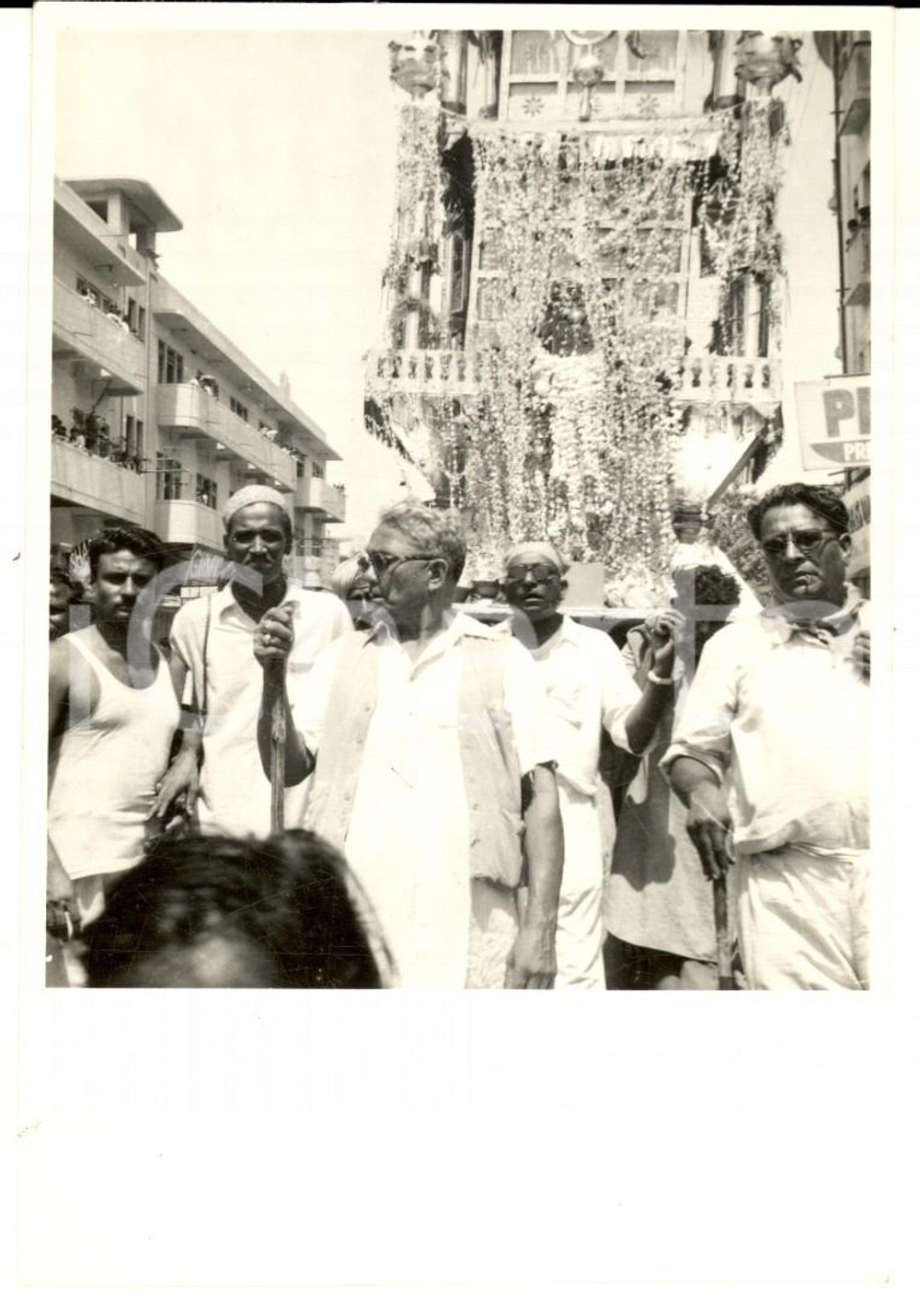 Fotografia d epoca originale 1970 ca INDIA Processione religiosa tradizionale con bramini Foto VINTAGE 9x14 1