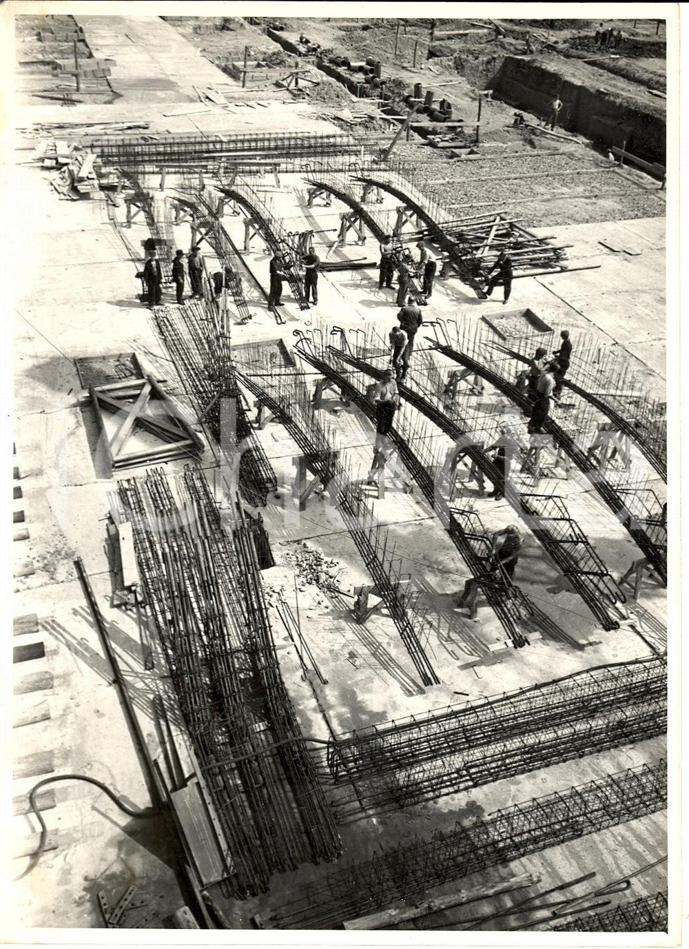 Fotografia d'epoca originale 1955 ca VARSAVIA (POLONIA) Operai al lavoro in un cantiere edile *Fotografia 1