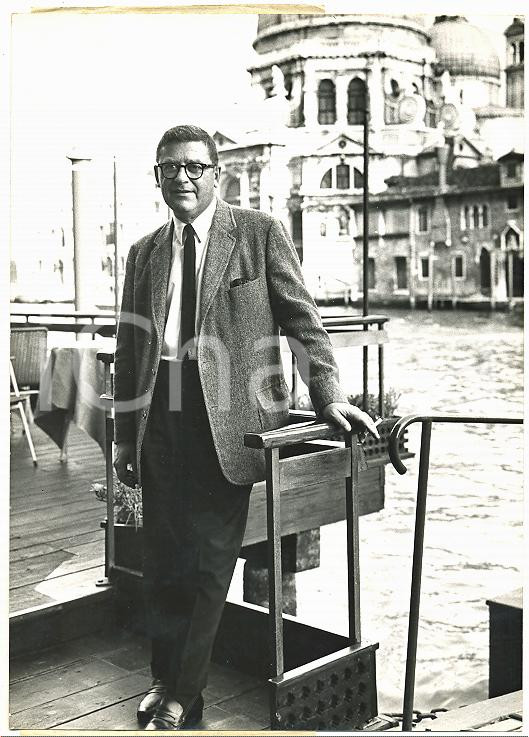 Fotografia d epoca originale 1955 ca VENEZIA Ritratto del regista Mark ROBSON Foto 13x18 cm 1