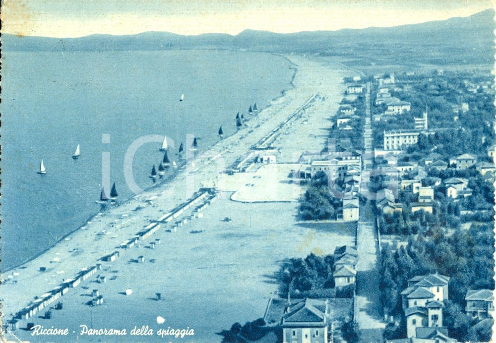 Cartolina originale da collezione 1953 RICCIONE RN Panorama della spiaggia VELE Cartolina animata FG VG 1