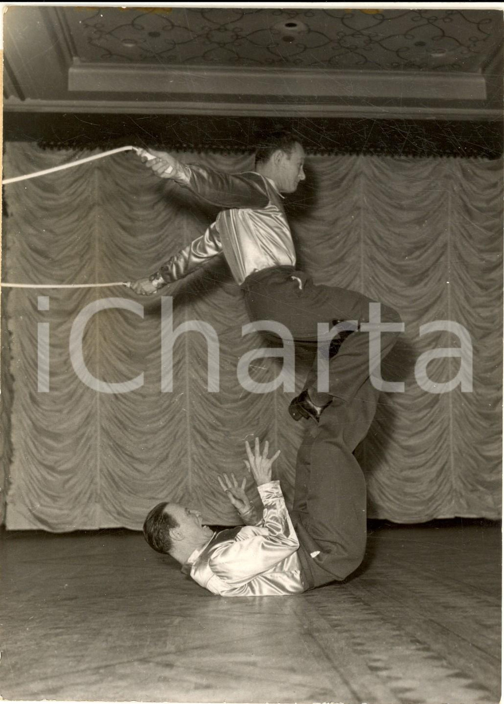 1953 PARIS Champs-Elysées - I LANA BROTHERS durante uno spettacolo *Foto