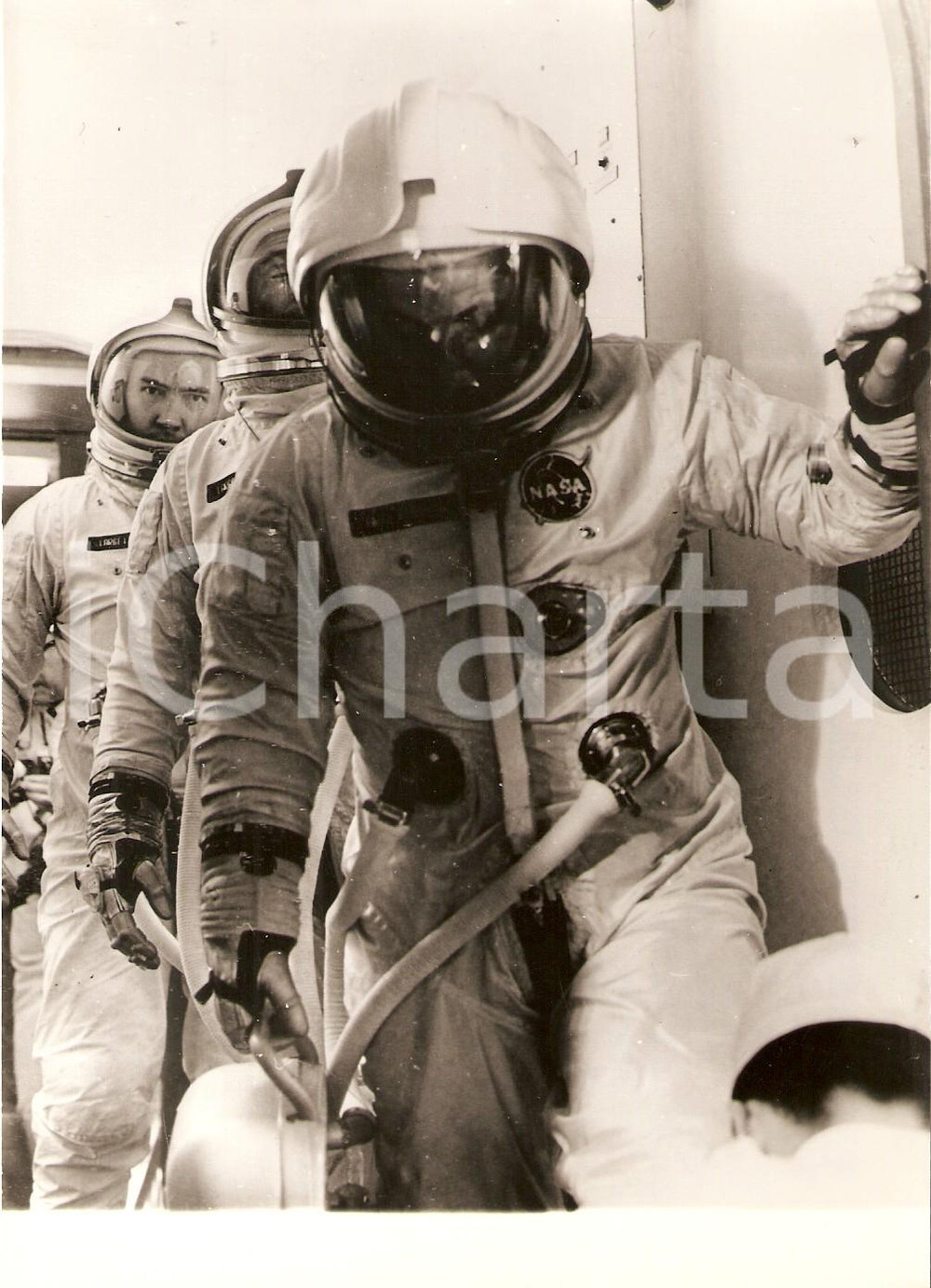 Fotografia d epoca originale 1965 ca DOWNEY   NASA engineers at the end of test to become astronauts Foto 1