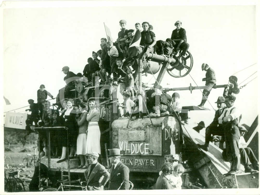 Fotografia d epoca originale 1932 MILANO Sull autotrasporto REX PAVER per la visita di MUSSOLINI Fotografia 1