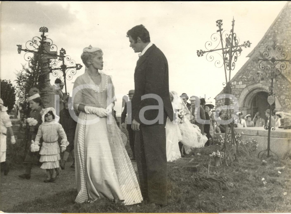 1957 CINEMA "Una vita" Maria SCHELL e Christian MARQUAND - Scena delle nozze
