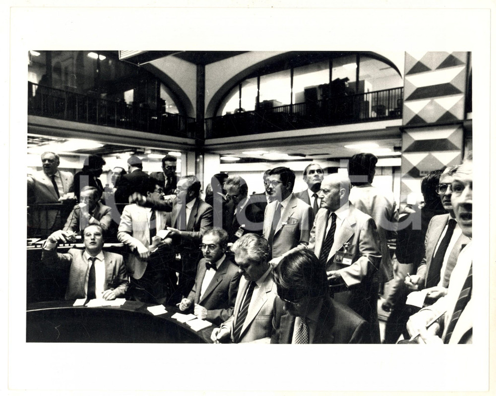 Fotografia d epoca originale 1987 MILANO Borsa Italiana  Folla di broker  Foto 25x20 cm 1