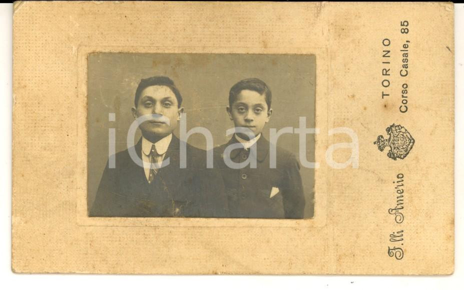 Fotografia d epoca originale 1910 ca TORINO Ritratto di due giovani fratelli Fotografia AMERIO CDV 1