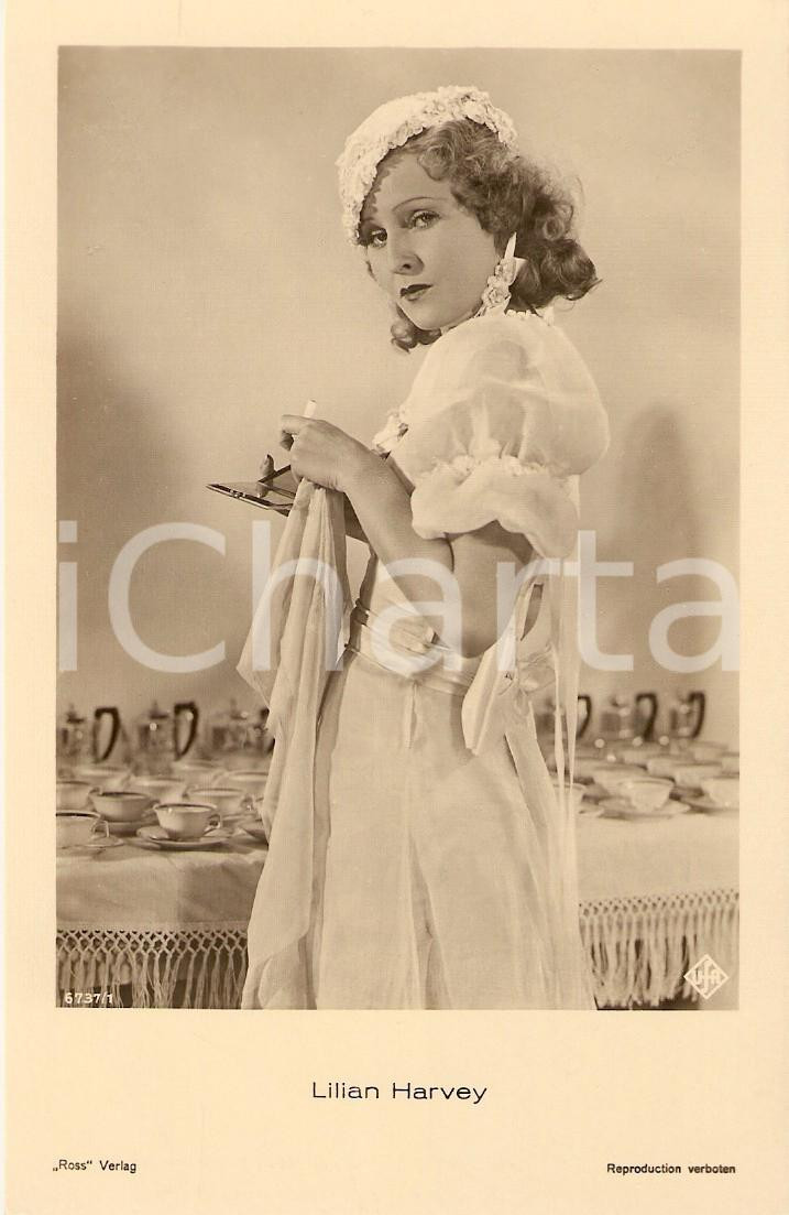 Cartolina originale da collezione 1930 ca CINEMA Attrice Lilian HARVEY Ritratto con porta sigarette *Cartolina FP 1