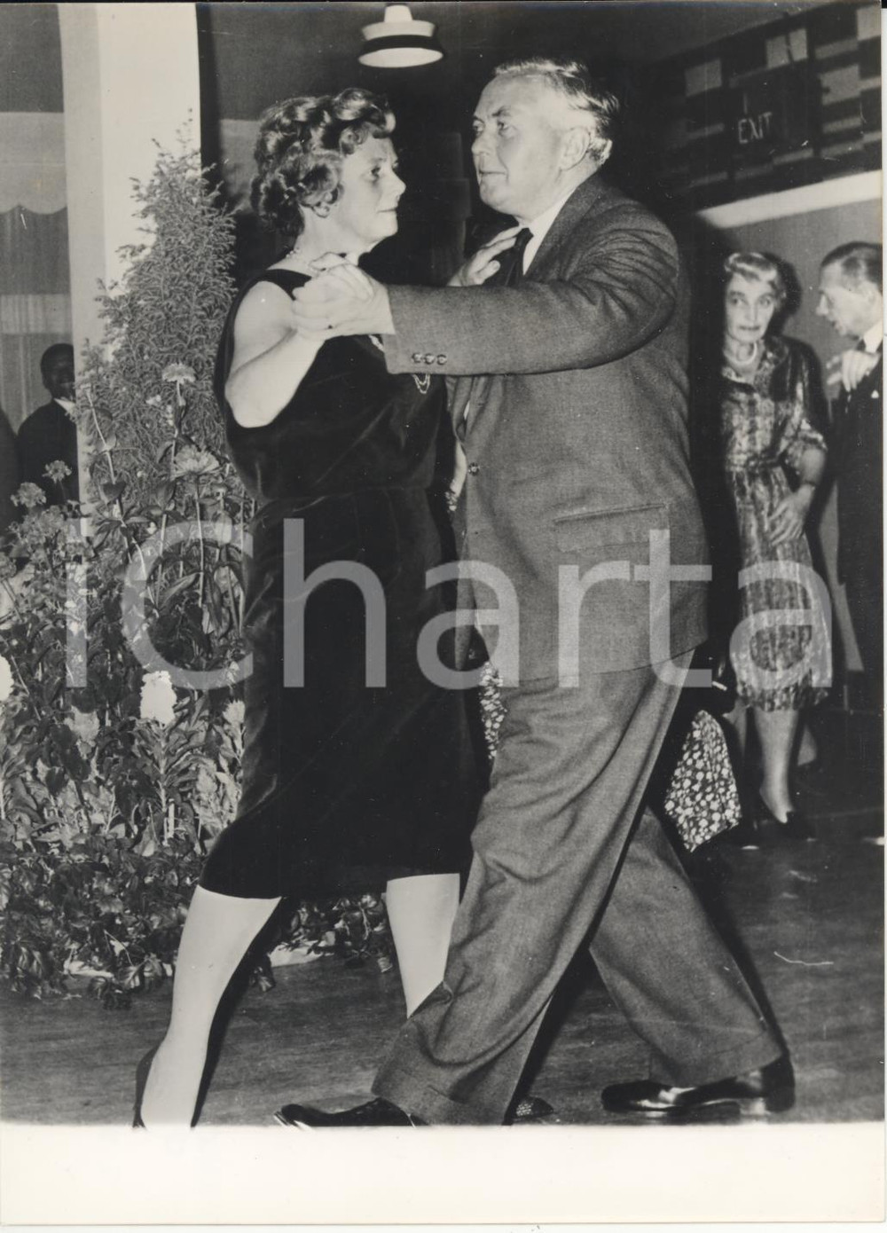 Fotografia d epoca originale 1963 SCARBOROUGH Laburista Harold WILSON balla il valzer con la moglie Foto 1
