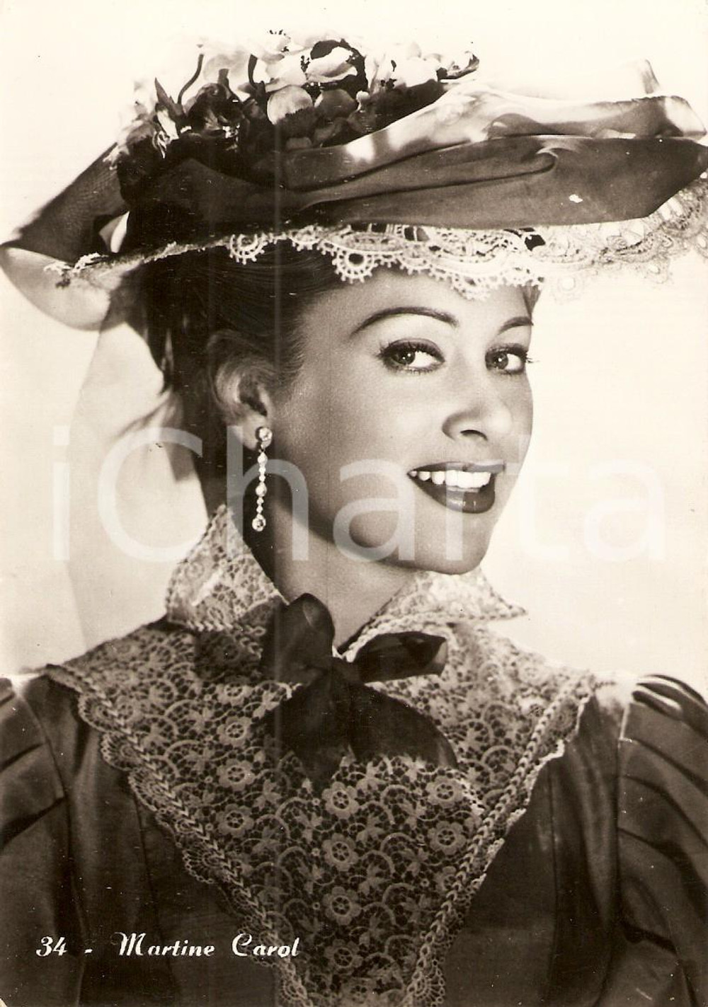 Cartolina originale da collezione 1955 ca CINEMA Attrice Martine CAROLE Ritratto in costume d'epoca *Cartolina FG 1