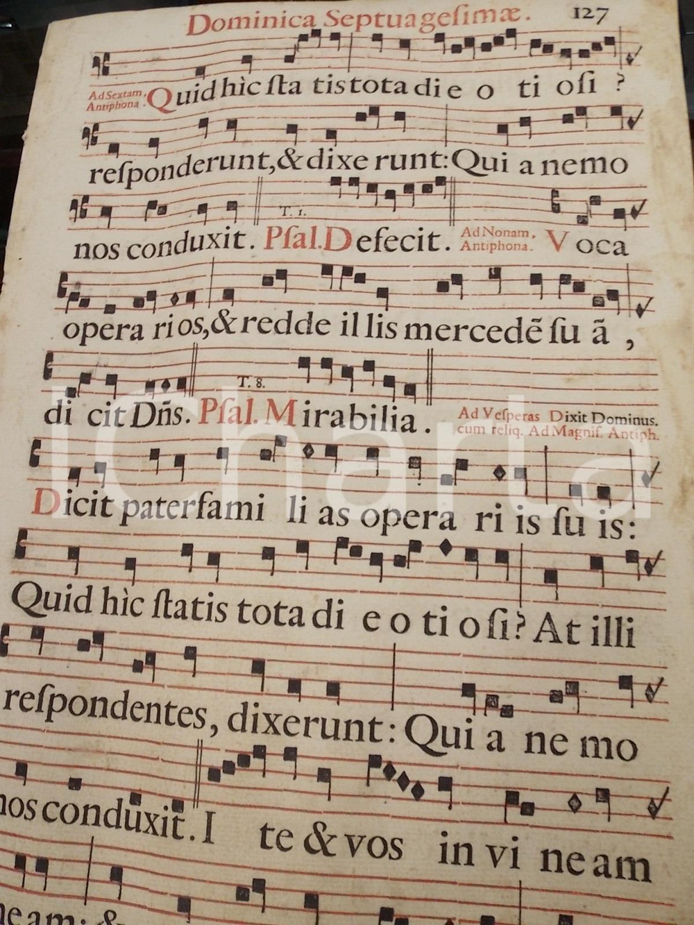 Libro, pubblicazione d epoca 1700 ca ANTIFONARIO ROMANO Pagina canti in rosso e in nero Domenica SETTUAGESIMA 1