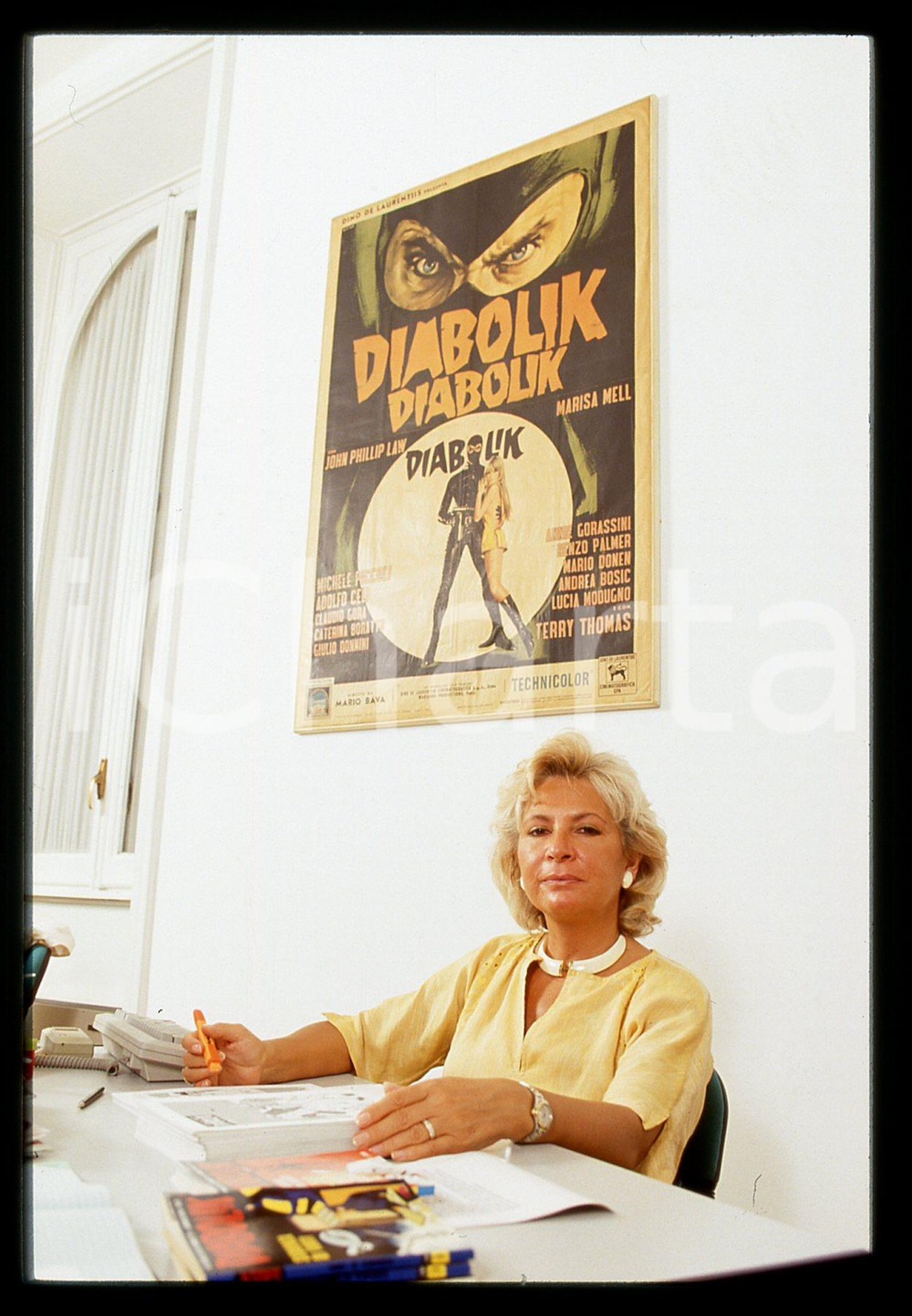 35mm vintage slide* 1992 MILANO - Patricia MARTINELLI Direttrice DIABOLIK (7)