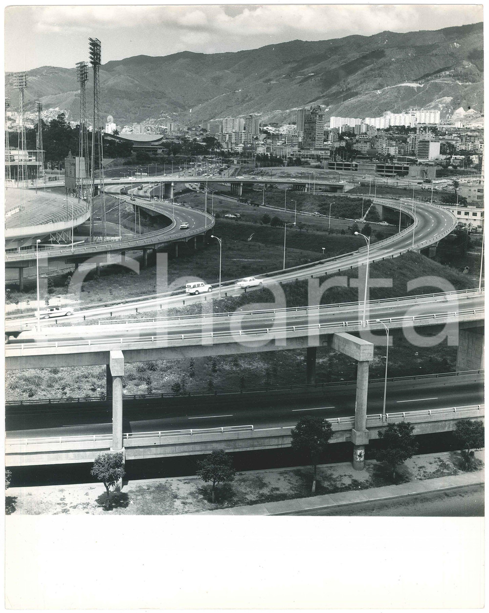 1970 ca CARACAS (VENEZUELA) Autostrada - Veduta aerea (3) Foto 24x30 cm Fotografia di agenzia.  GOOD/buono  Formato: 24x30 cm originale e autentica 1