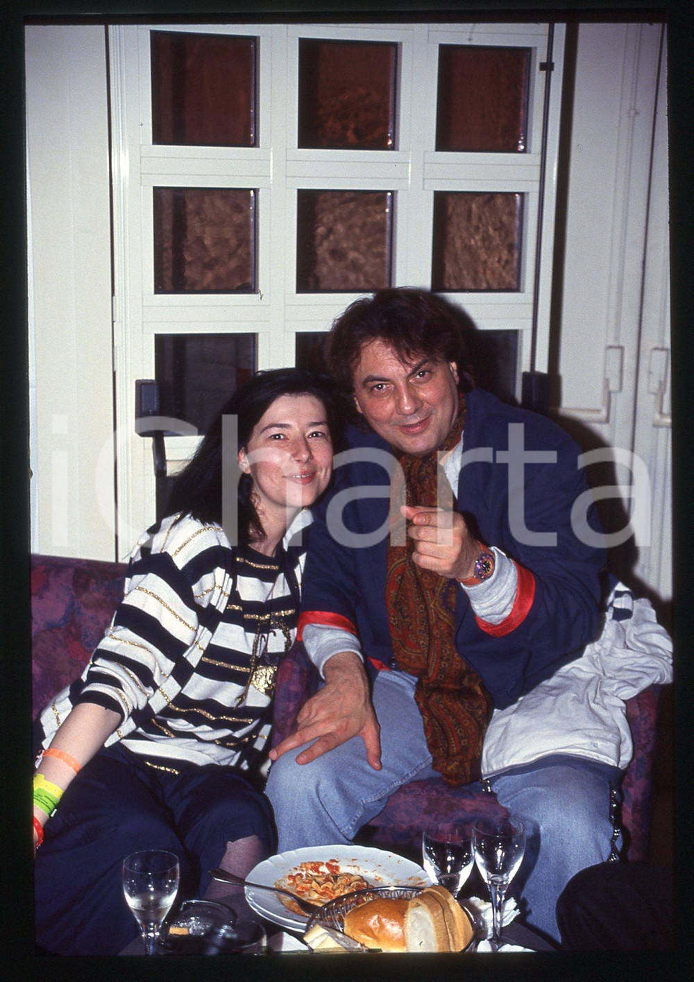 35mm vintage slide* 1995 ca ITALIA MUSICA Tullio DE PISCOPO e CONSUELO (5)  Diapositiva d'epoca, in formato 35 mm.CONDIZIONI: GOODTutti i diritti riservati.E' severamente vietata la riproduzione. ICharta mette in vendita, sul negozio eBay e in esclusiva sul sito "icharta" il proprio archivio composto da numerose diapositive e negativi fotografici d'epoca, tutti originali e autentici, che attraversano la storia del costume italiano tra gli la fine degli anni Sessanta e Novanta.Si tratta di uno sguardo inedito sull'attualit&agrave;, la politica, la vita quotidiana, il gossip e la cultura, che fotografa il cambiamento della nazione in quest'ultimo scorcio del XX secolo. Un'occasione unica per il mercato del collezionismo, che vede finalmente disponibile un archivio eccezionale per vastit&agrave;, tematiche e condizioni, in un settore (il negativo fotografico e la diapositiva) di assoluta novit&agrave; e dalle interessanti prospettive di investimento.  originale e autentica 1