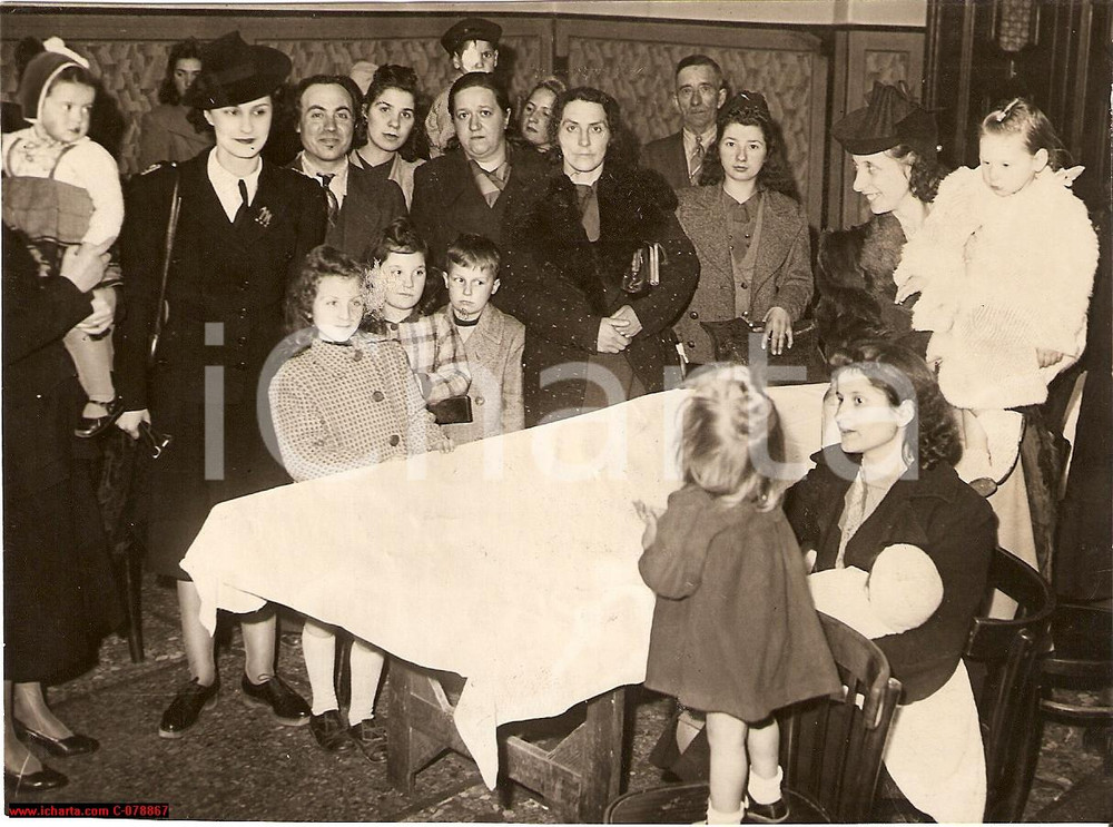 Fotografia d epoca originale 1941 WW2 Milano FASCIO FEMMINILE Rimpatriati Jugoslavia 1