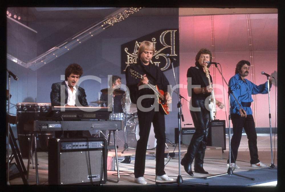 35mm vintage slide* 1983 RIVA DEL GARDA - MOODY BLUES durante l'esibizione (2)