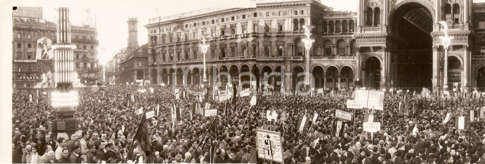 Fotografia d epoca originale 1933 MILANO Piazza del DUOMO gremita di Dopolavoristi per visita DUCE Foto 1