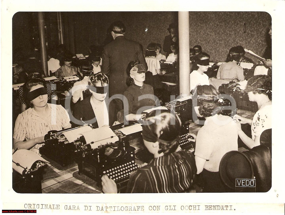 Fotografia d epoca originale 1939 GARA DI DATTILOGRAFIA a occhi bendati REAL PHOTO 1