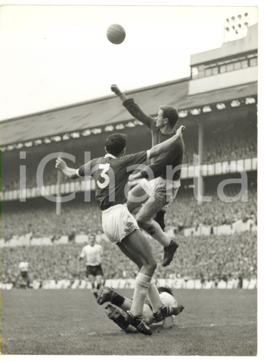 1960 LONDON FOOTBALL TOTTENHAM-MANCHESTER UNITED 4-1 Harry GREGG - Bobby SMITH