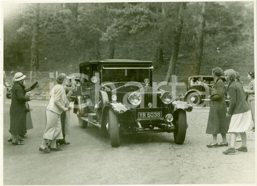 Fotografia d epoca originale 1935 BALMORAL CASTLE SCOTLAND Automobile di Lady Alice DOUGLAS SCOTT Foto 1