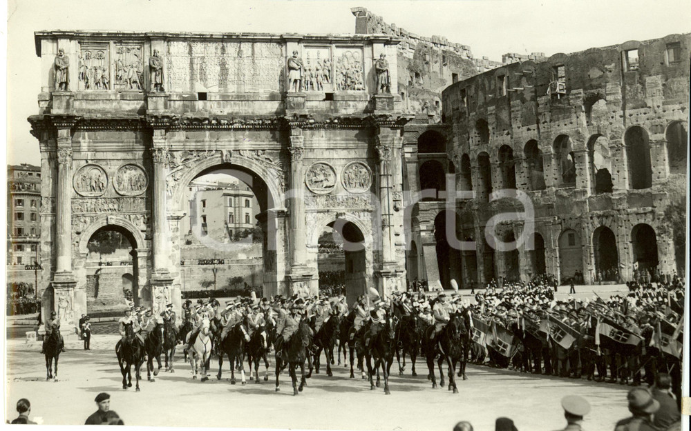 Fotografia d epoca originale 1933 ROMA Annuale Marcia su Roma Vittorio Emanuele III in via DEI TRIONFI Foto 1