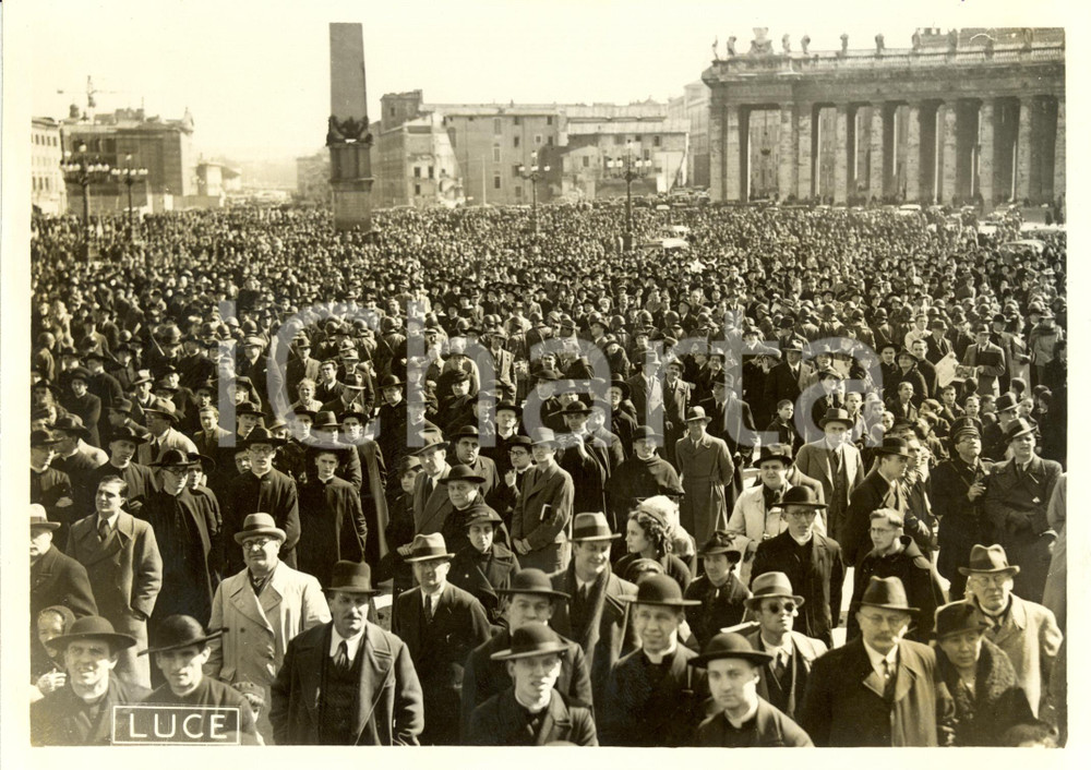 Fotografia d epoca originale 1939 CITTA  DEL VATICANO Piazza SAN PIETRO Folla attende fumata conclave Foto 1